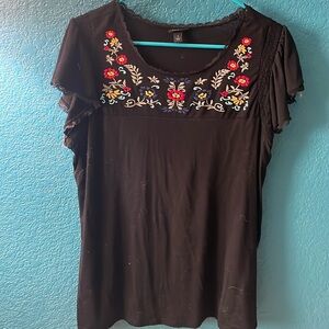 Adorable Torrid size 1 top with embroidered flowers